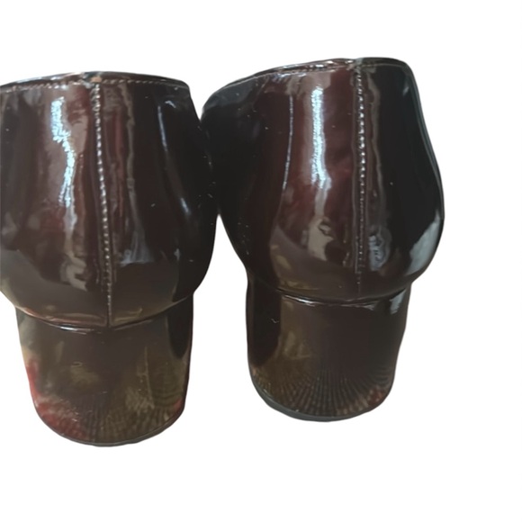 Yve Saint Laurent women's shoes

Size: 6.5 - Picture 5 of 8